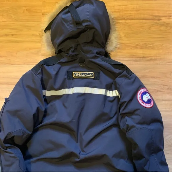 Canada Goose Resolute Parka - the most practical/functional, Canada Goose jacket - Picture 3 of 16